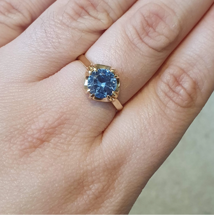 9ct Yellow Gold Bright Blue Cubic Zirconia CZ Solitaire Ring